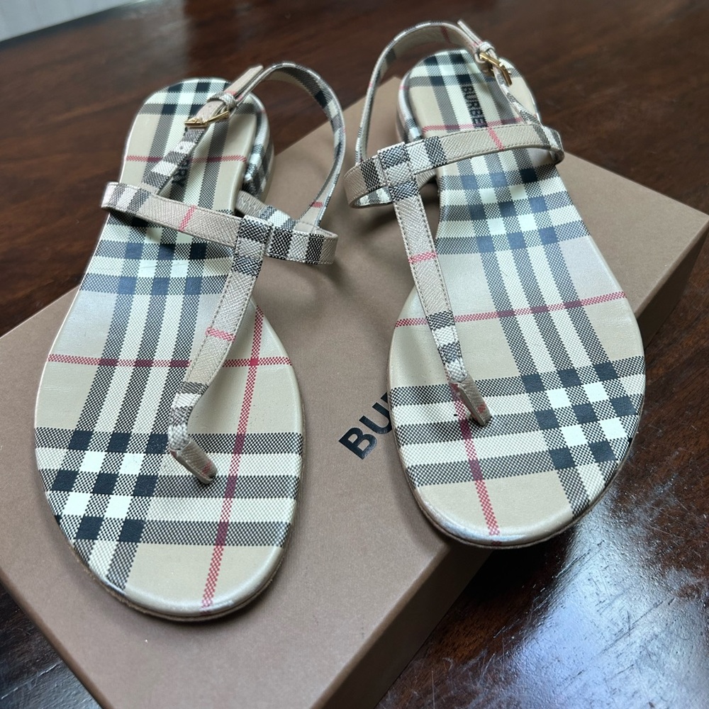 Women’s Burberry Sandals size 37.5 EU/ 7 US